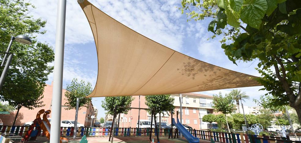 Comienzan la instalación de más de 120 pérgolas en jardines de Murcia